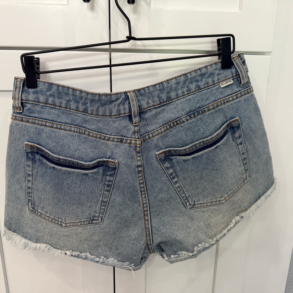 Billabong - Drift Away Denim Raw Hem Distressed Shorts - 2inch Inseam - 30 - Picture 2 of 9